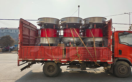 貴州客戶(hù)定制漿液篩裝車(chē)完畢，準(zhǔn)備發(fā)貨